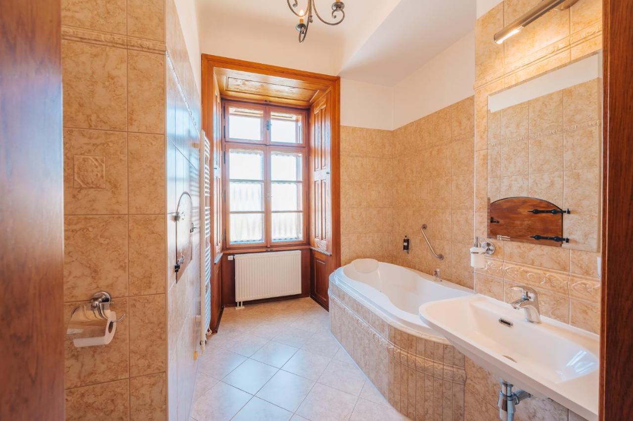 Hotel Zamek Hradek U Susice Esterno foto
